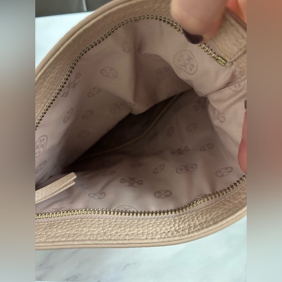 Tory Burch Pebbled Leather Fold-Over Crossbody Clutch Bag in Light Blush Pink - Picture 4 of 14